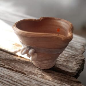 Vasinho ou Cachepô dourado - Barro riscado